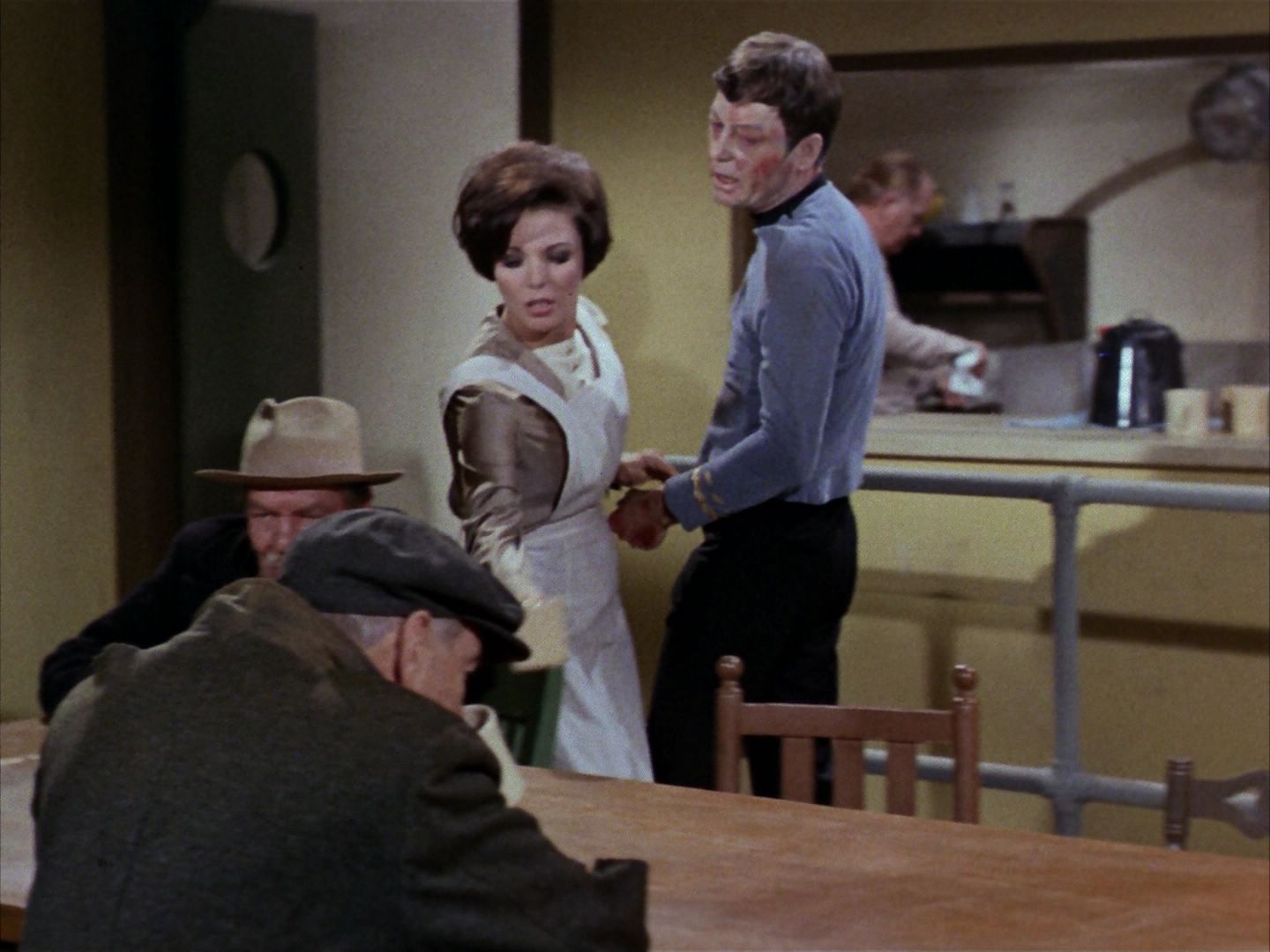 ariane179254_StarTrek_1x28_TheCityOnTheEdgeOfForever_2585.jpg