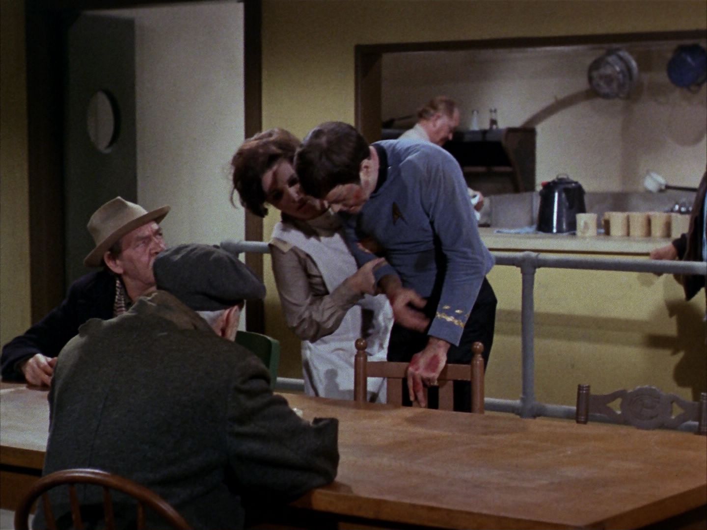 ariane179254_StarTrek_1x28_TheCityOnTheEdgeOfForever_2589.jpg