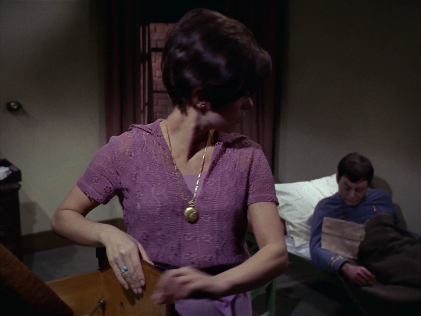 ariane179254_StarTrek_1x28_TheCityOnTheEdgeOfForever_2748.jpg