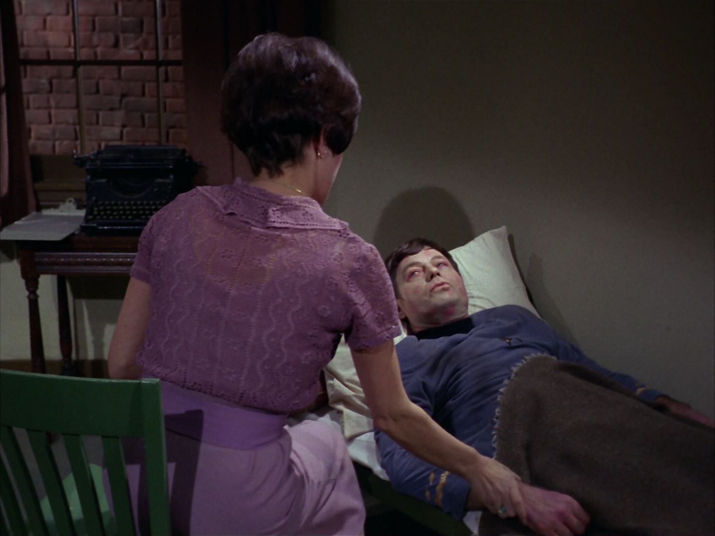 ariane179254_StarTrek_1x28_TheCityOnTheEdgeOfForever_2756.jpg
