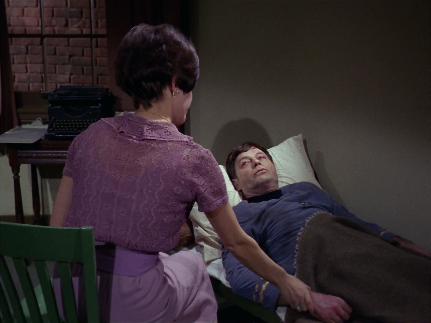 ariane179254_StarTrek_1x28_TheCityOnTheEdgeOfForever_2757.jpg
