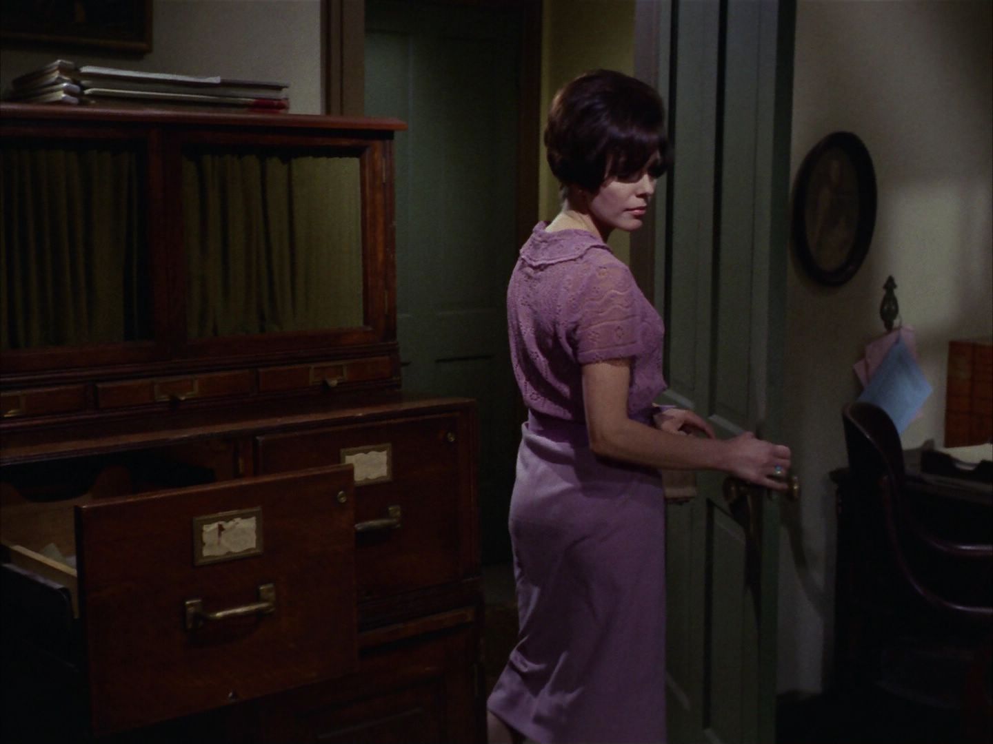 ariane179254_StarTrek_1x28_TheCityOnTheEdgeOfForever_2857.jpg