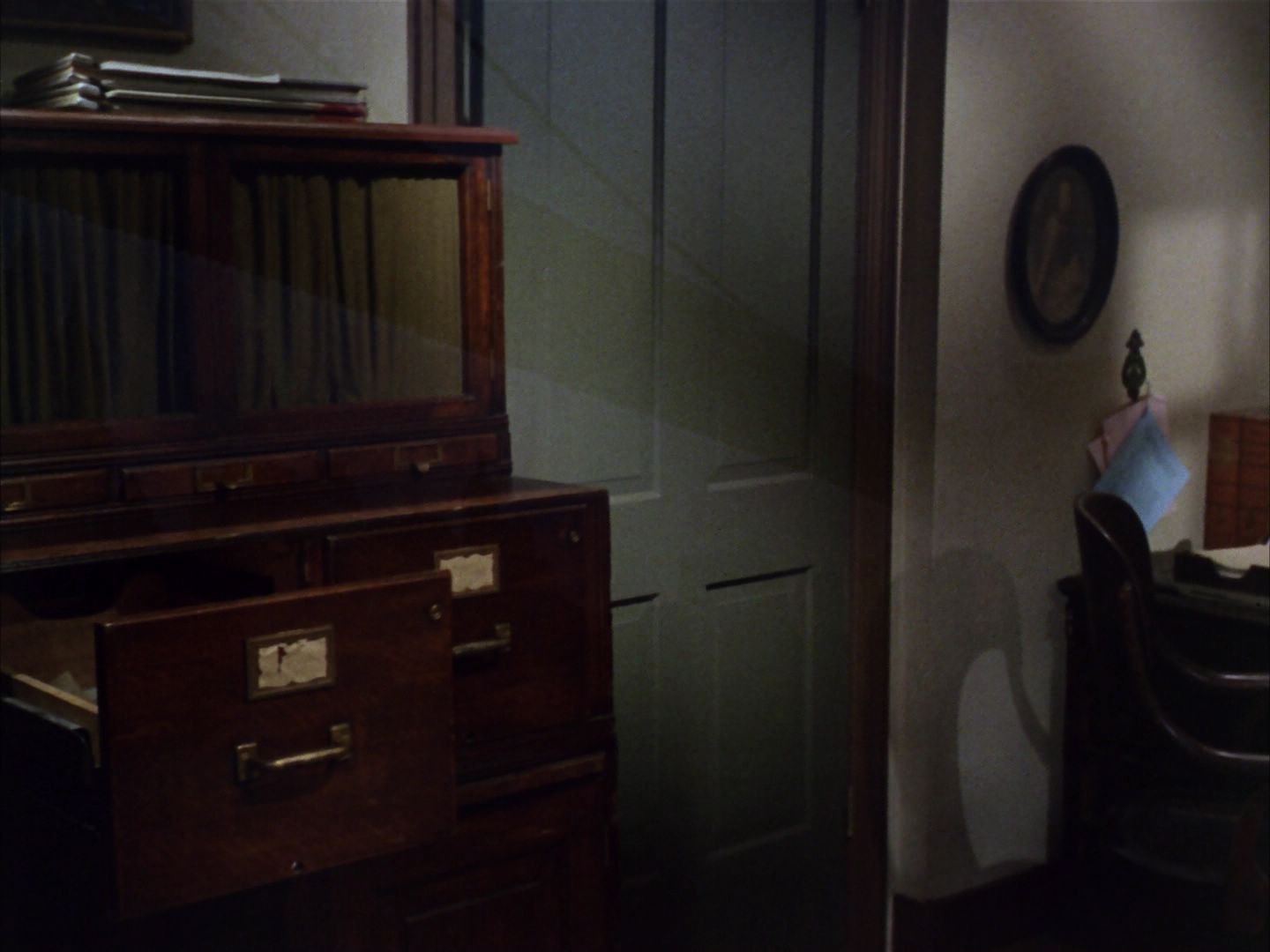 ariane179254_StarTrek_1x28_TheCityOnTheEdgeOfForever_2863.jpg