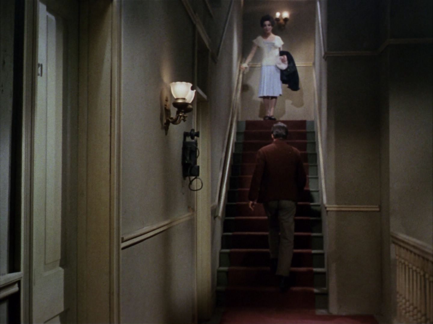 ariane179254_StarTrek_1x28_TheCityOnTheEdgeOfForever_2877.jpg