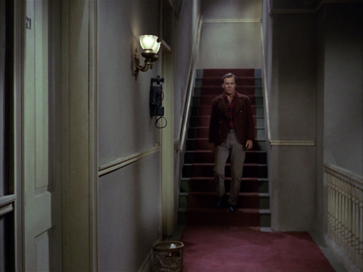 ariane179254_StarTrek_1x28_TheCityOnTheEdgeOfForever_2912.jpg