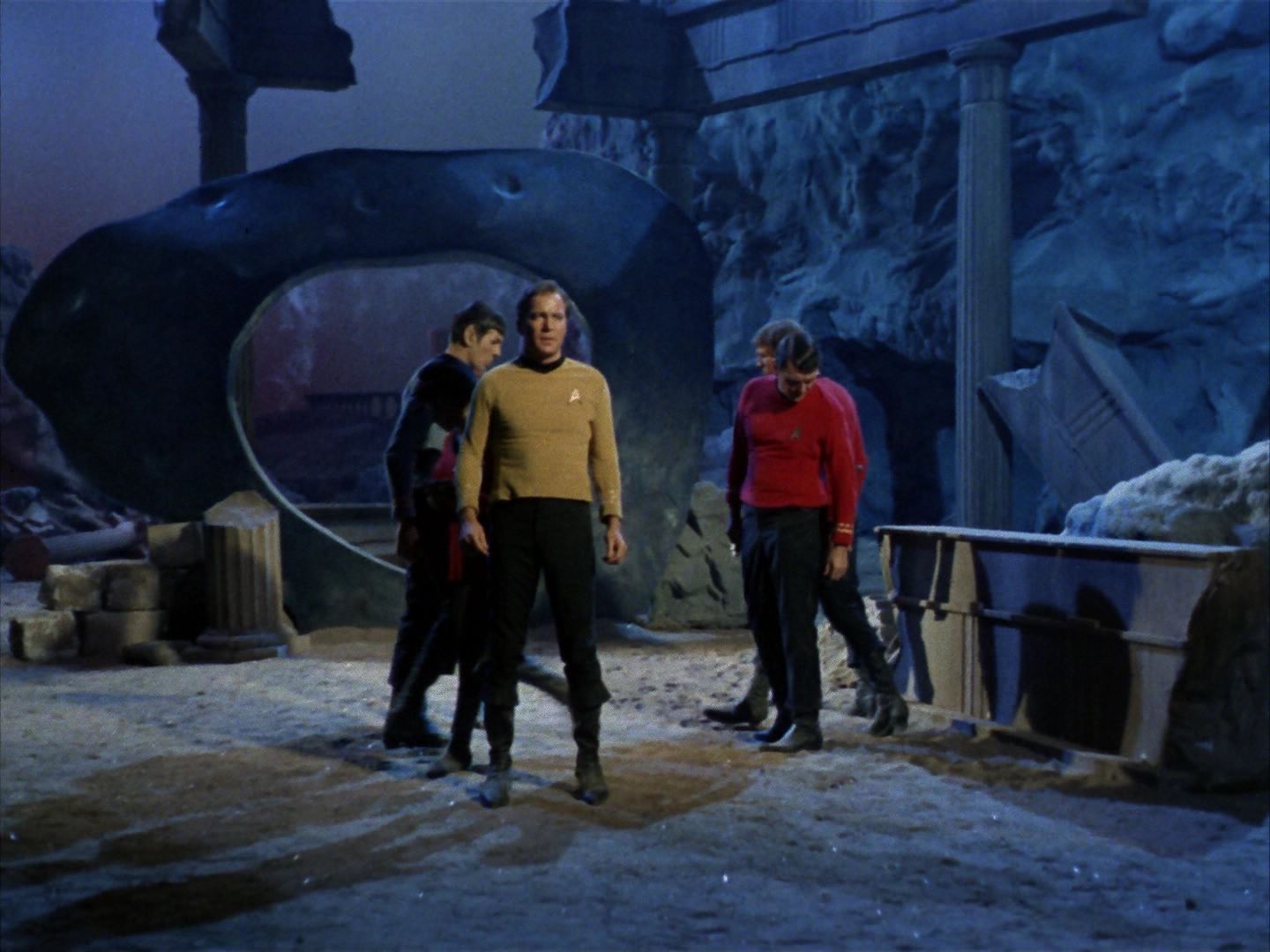 ariane179254_StarTrek_1x28_TheCityOnTheEdgeOfForever_3211.jpg