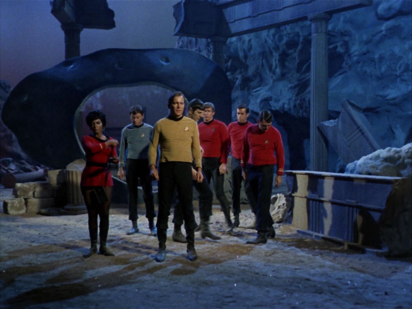 ariane179254_StarTrek_1x28_TheCityOnTheEdgeOfForever_3212.jpg