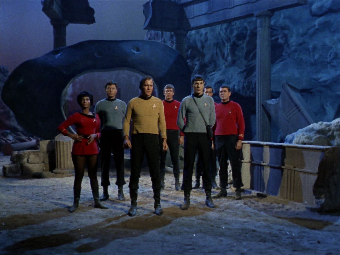 ariane179254_StarTrek_1x28_TheCityOnTheEdgeOfForever_3216.jpg