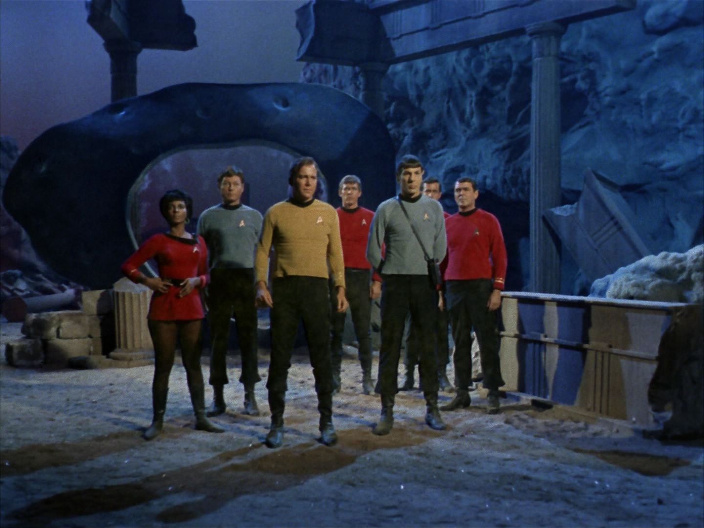 ariane179254_StarTrek_1x28_TheCityOnTheEdgeOfForever_3217.jpg