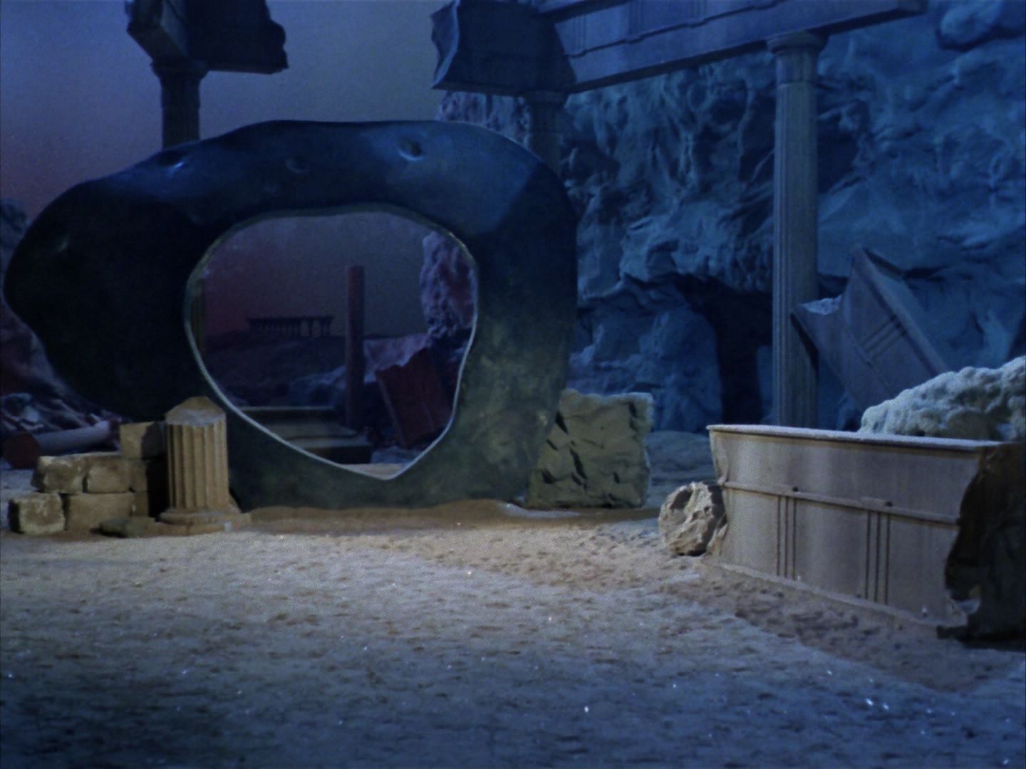 ariane179254_StarTrek_1x28_TheCityOnTheEdgeOfForever_3224.jpg
