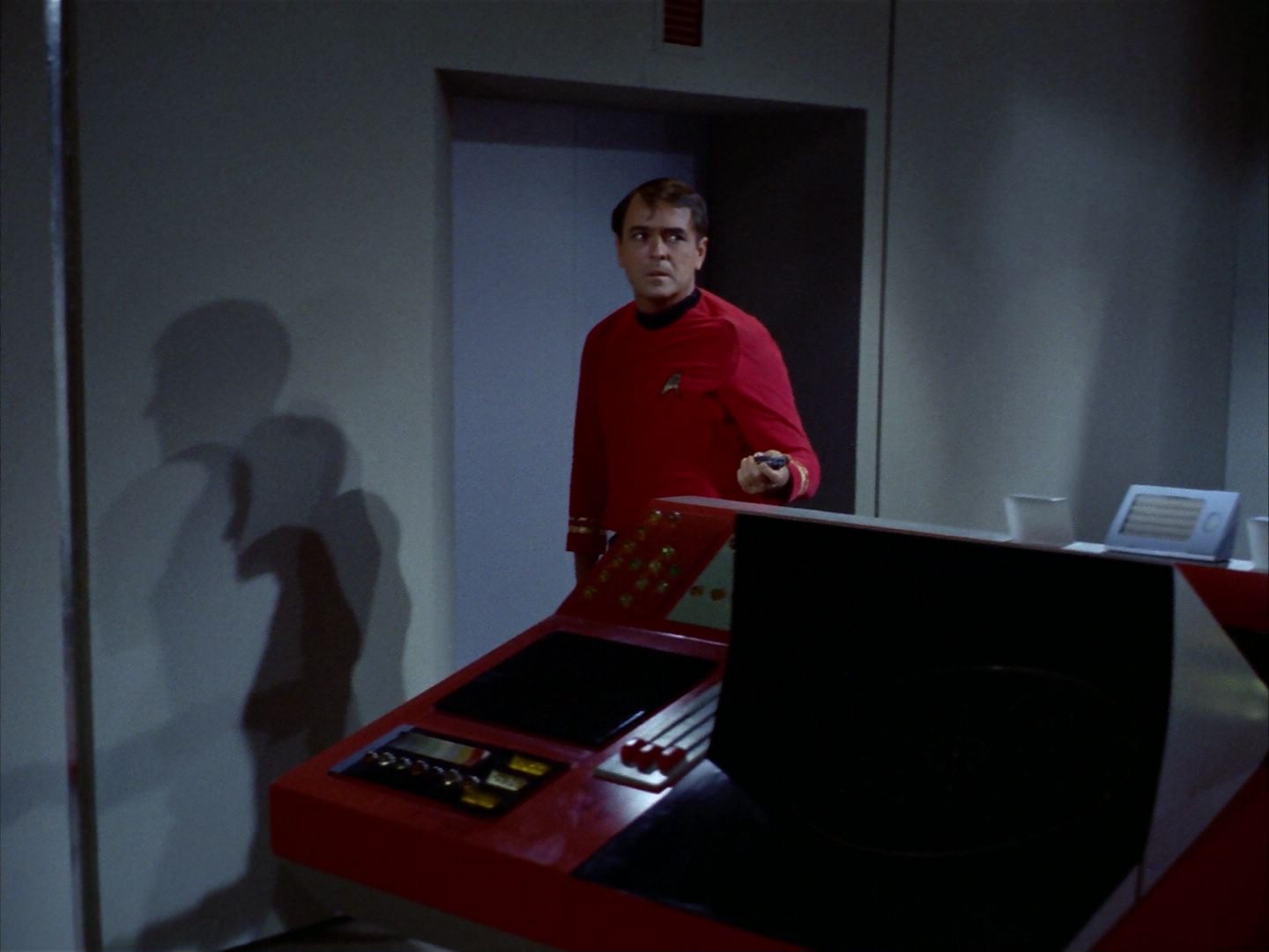ariane179254_StarTrek_1x29_OperationAnnihilate_1807.jpg