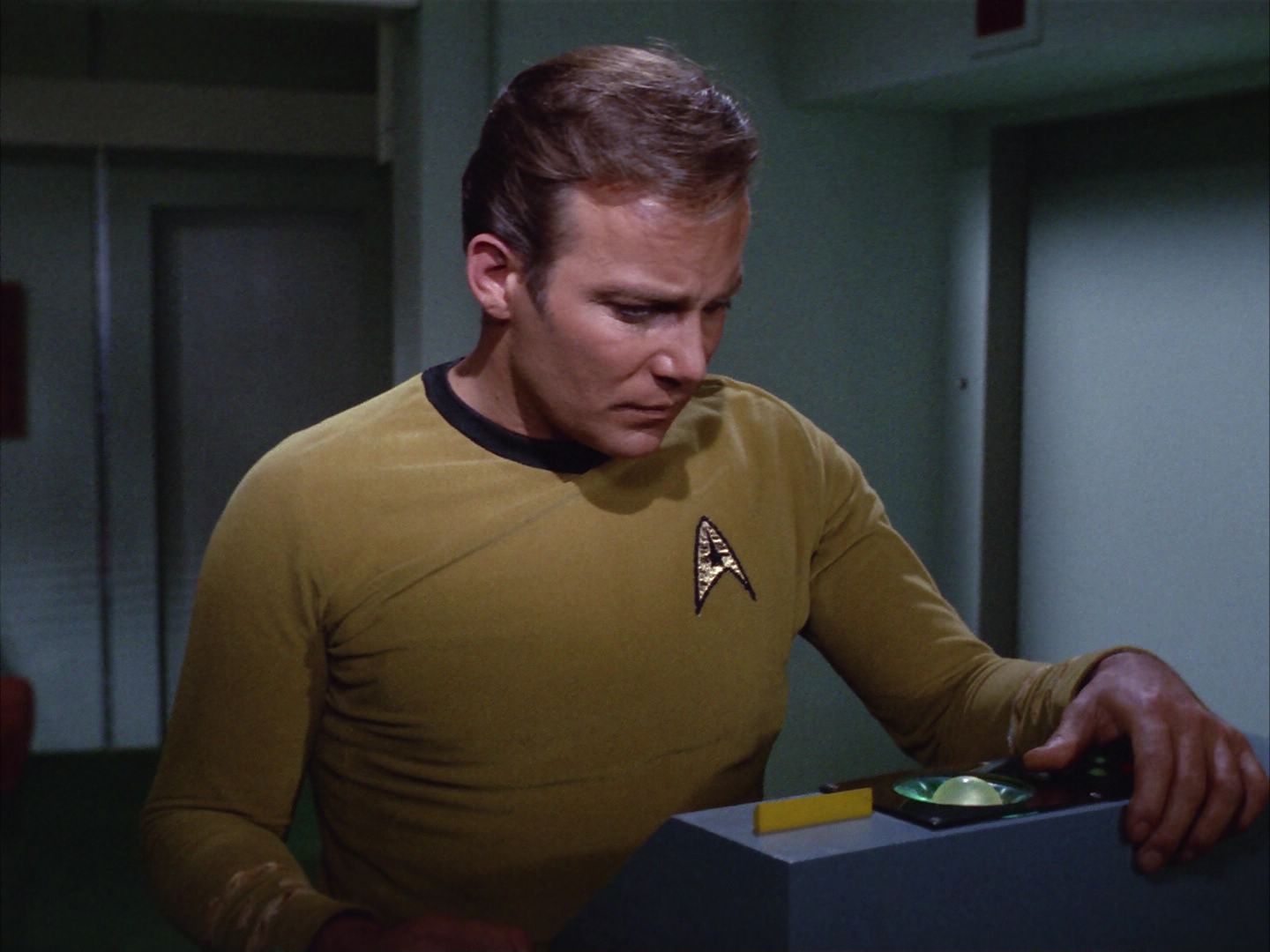 ariane179254_StarTrek_1x29_OperationAnnihilate_2501.jpg