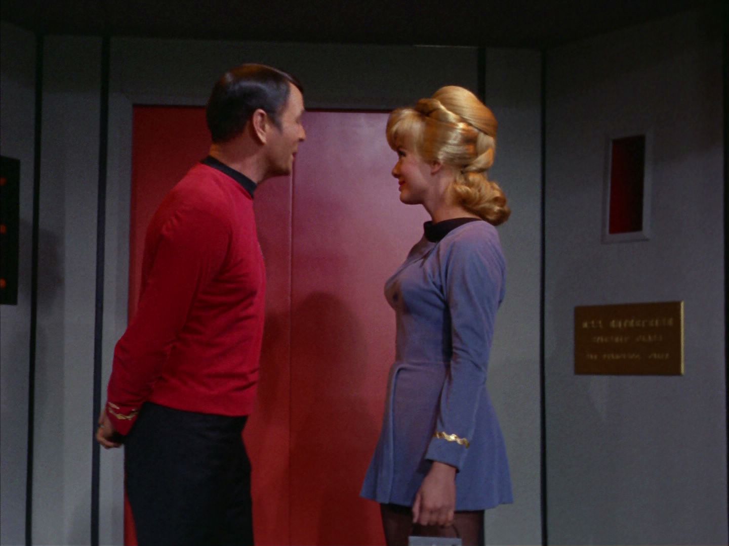 ariane179254_StarTrek_2x02_WhoMournsForAdonais_0039.jpg