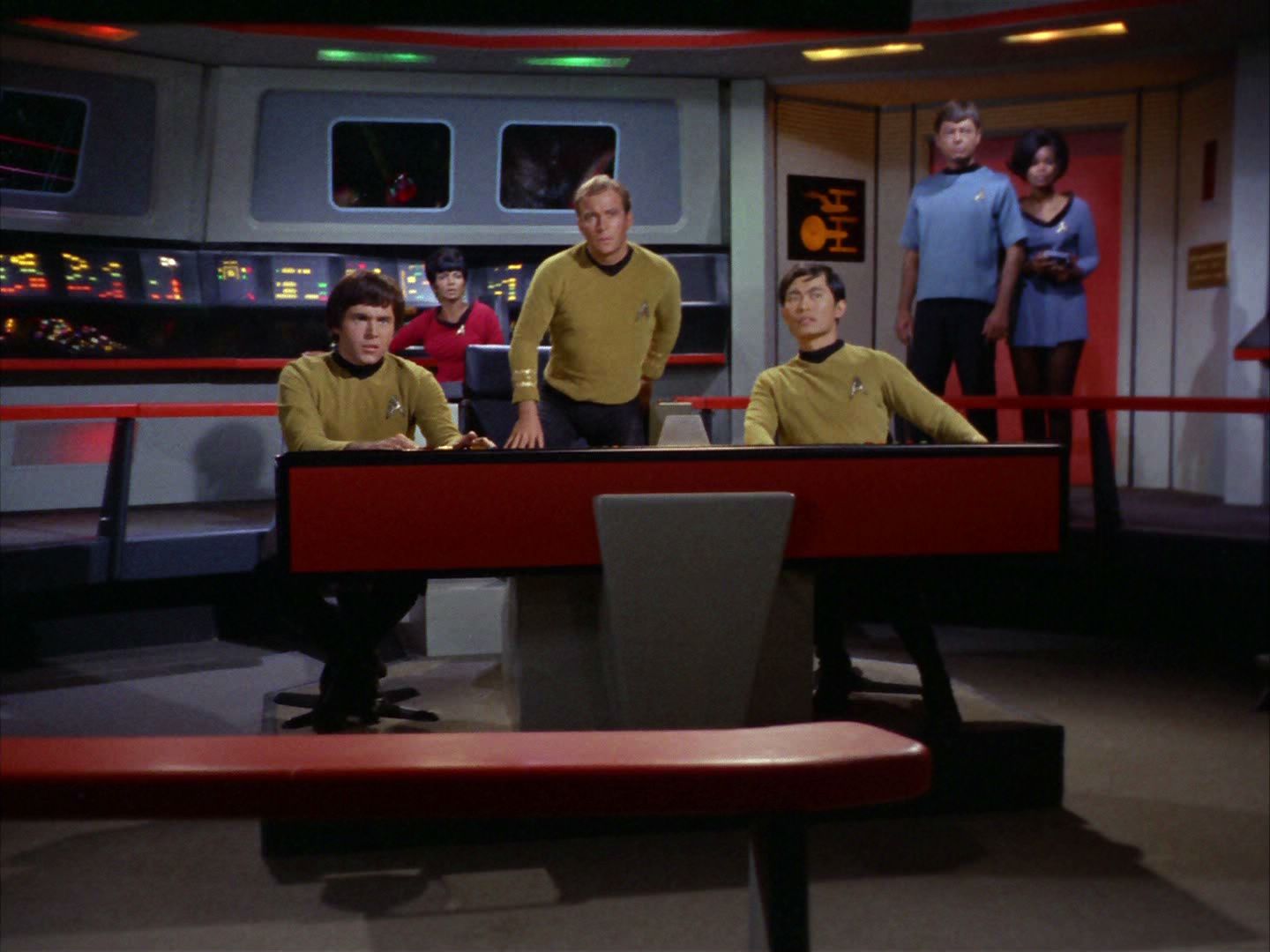 ariane179254_StarTrek_2x02_WhoMournsForAdonais_0077.jpg