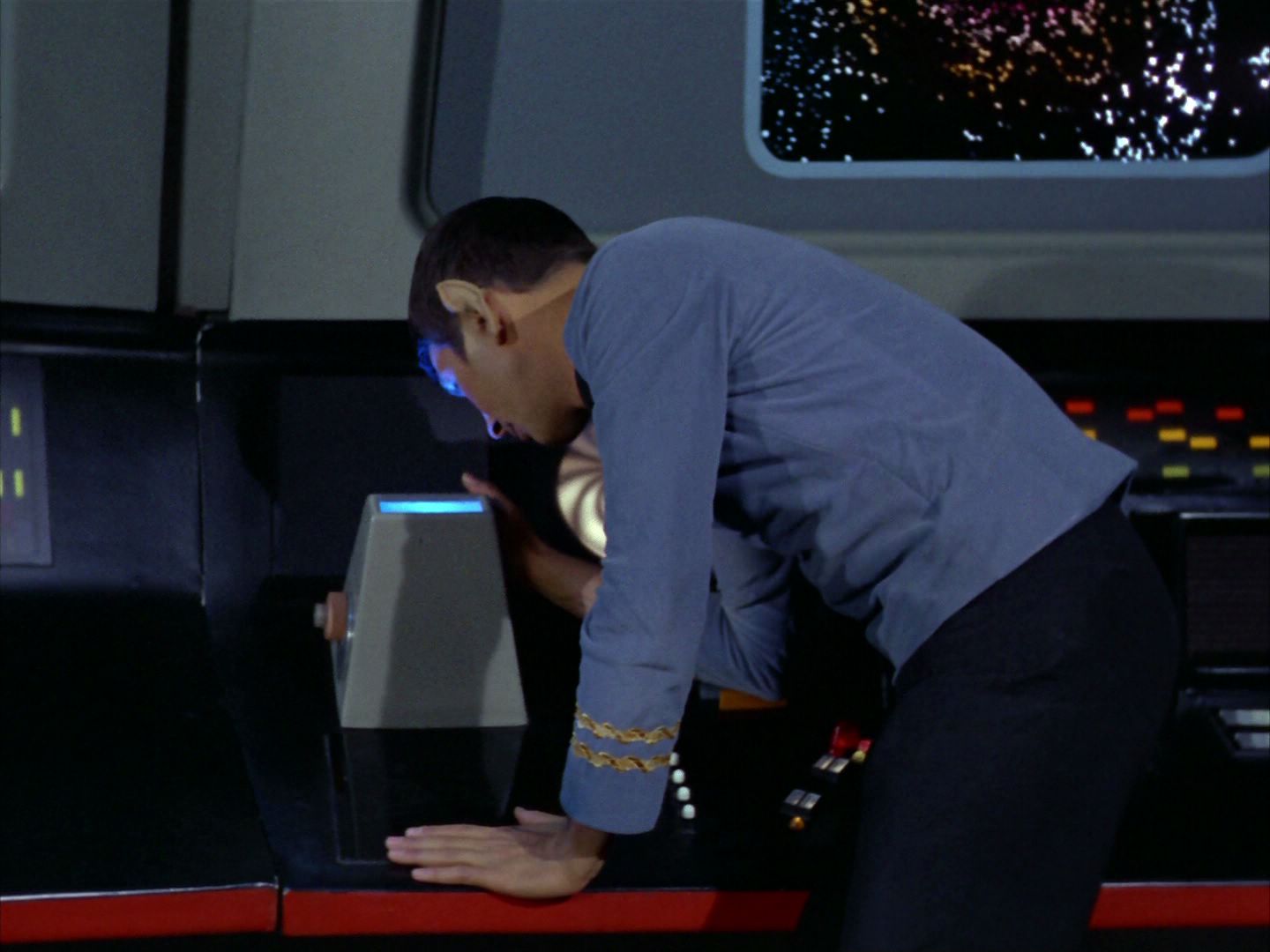 ariane179254_StarTrek_2x02_WhoMournsForAdonais_0083.jpg
