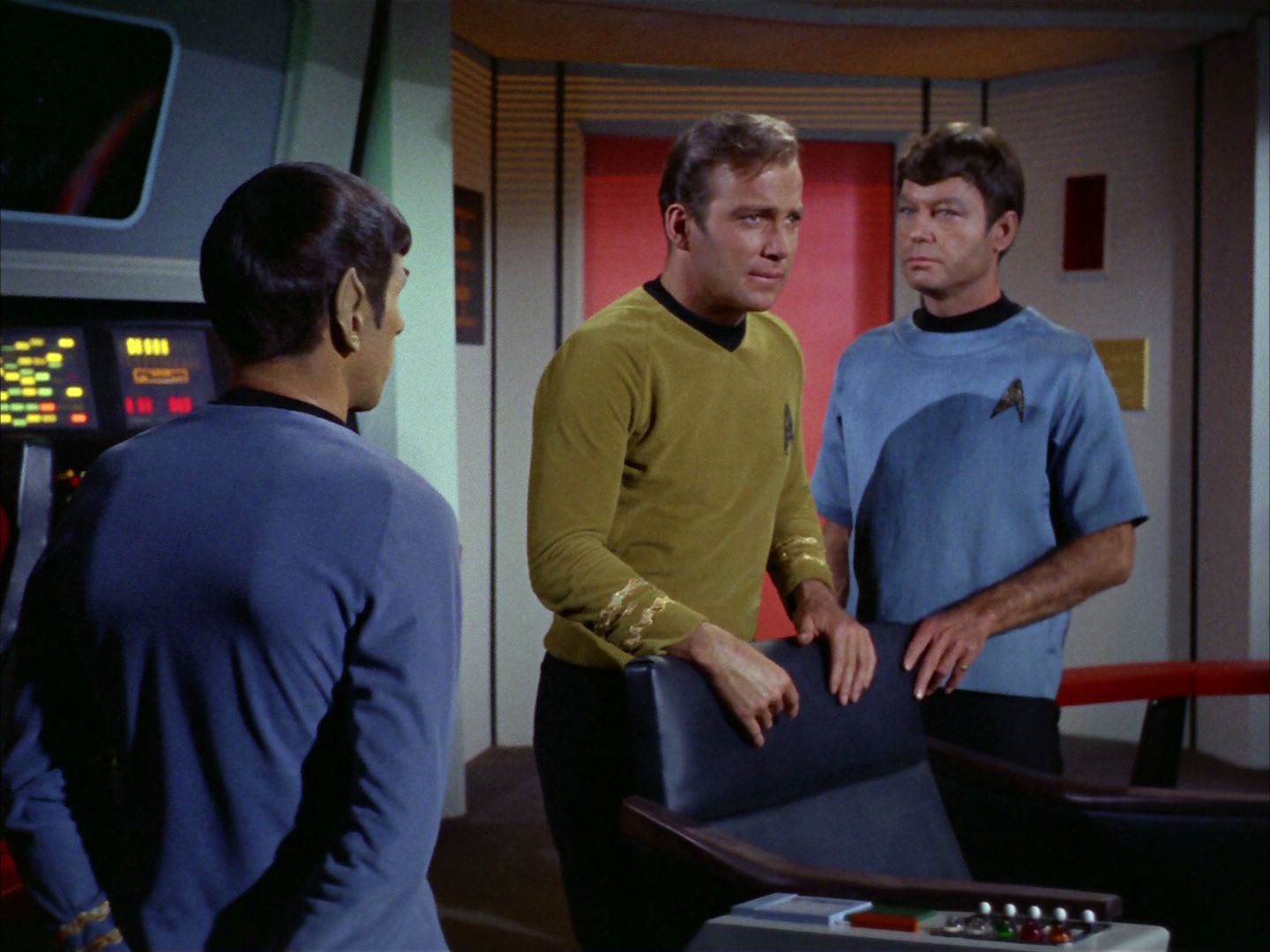 ariane179254_StarTrek_2x02_WhoMournsForAdonais_0240.jpg