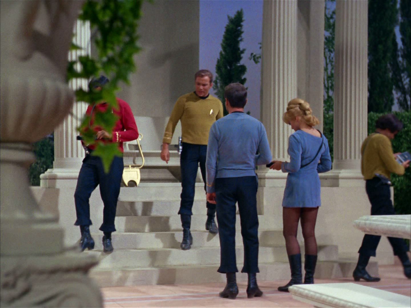 ariane179254_StarTrek_2x02_WhoMournsForAdonais_0442.jpg