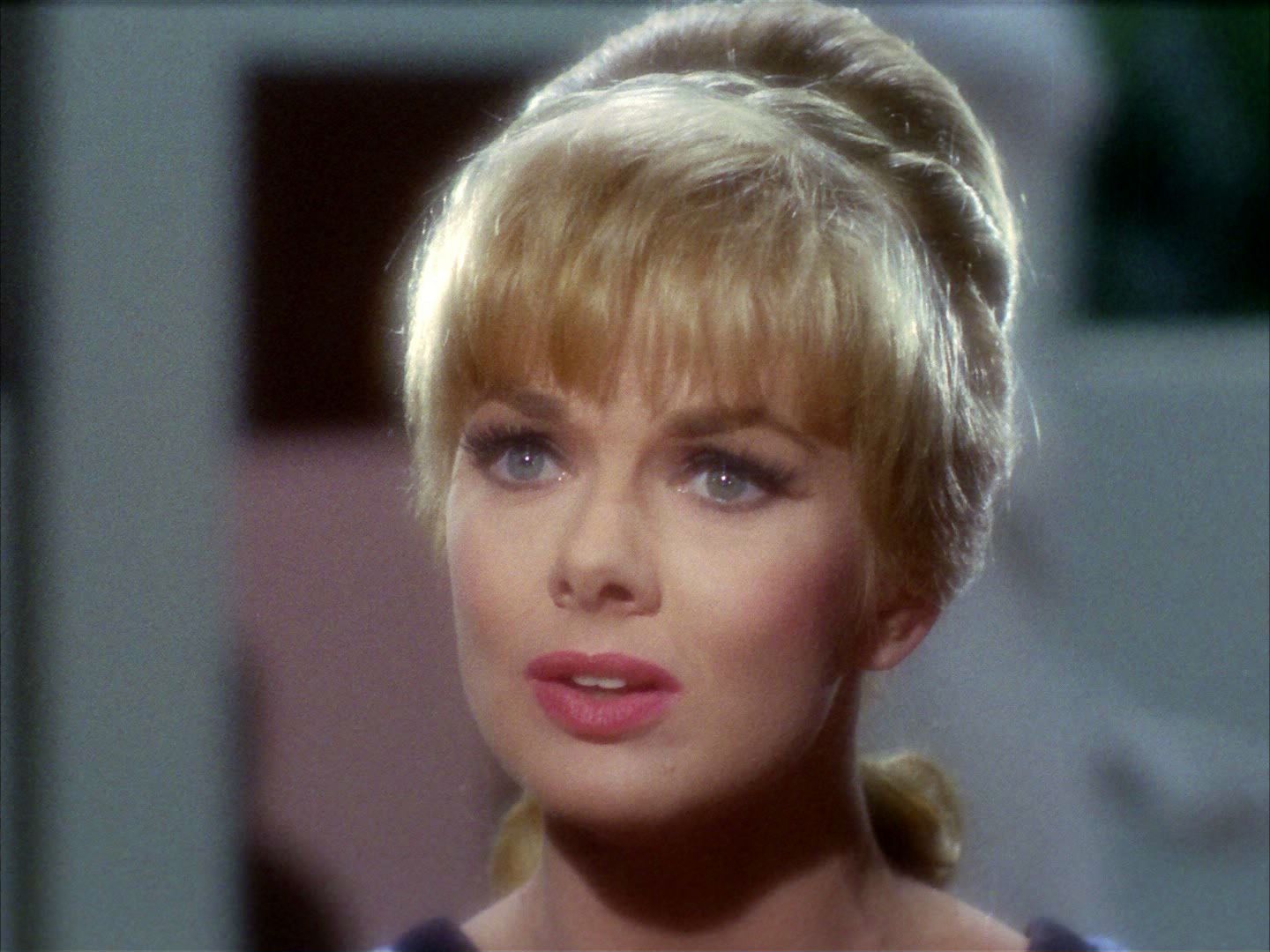 ariane179254_StarTrek_2x02_WhoMournsForAdonais_0492.jpg