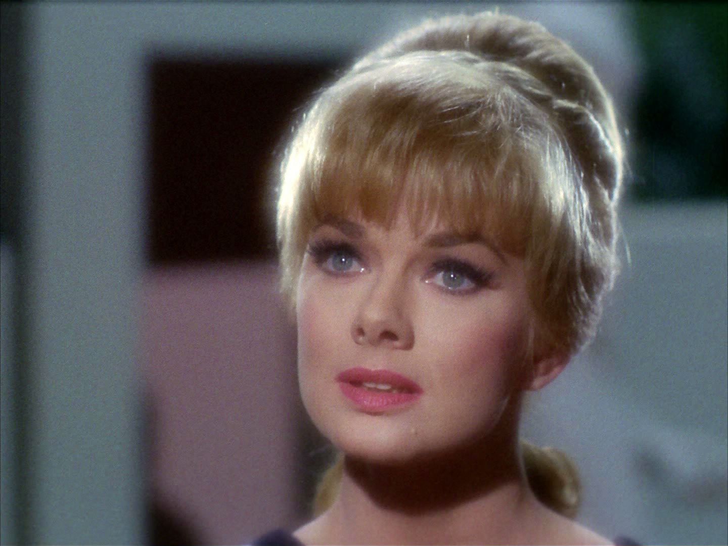 ariane179254_StarTrek_2x02_WhoMournsForAdonais_0506.jpg