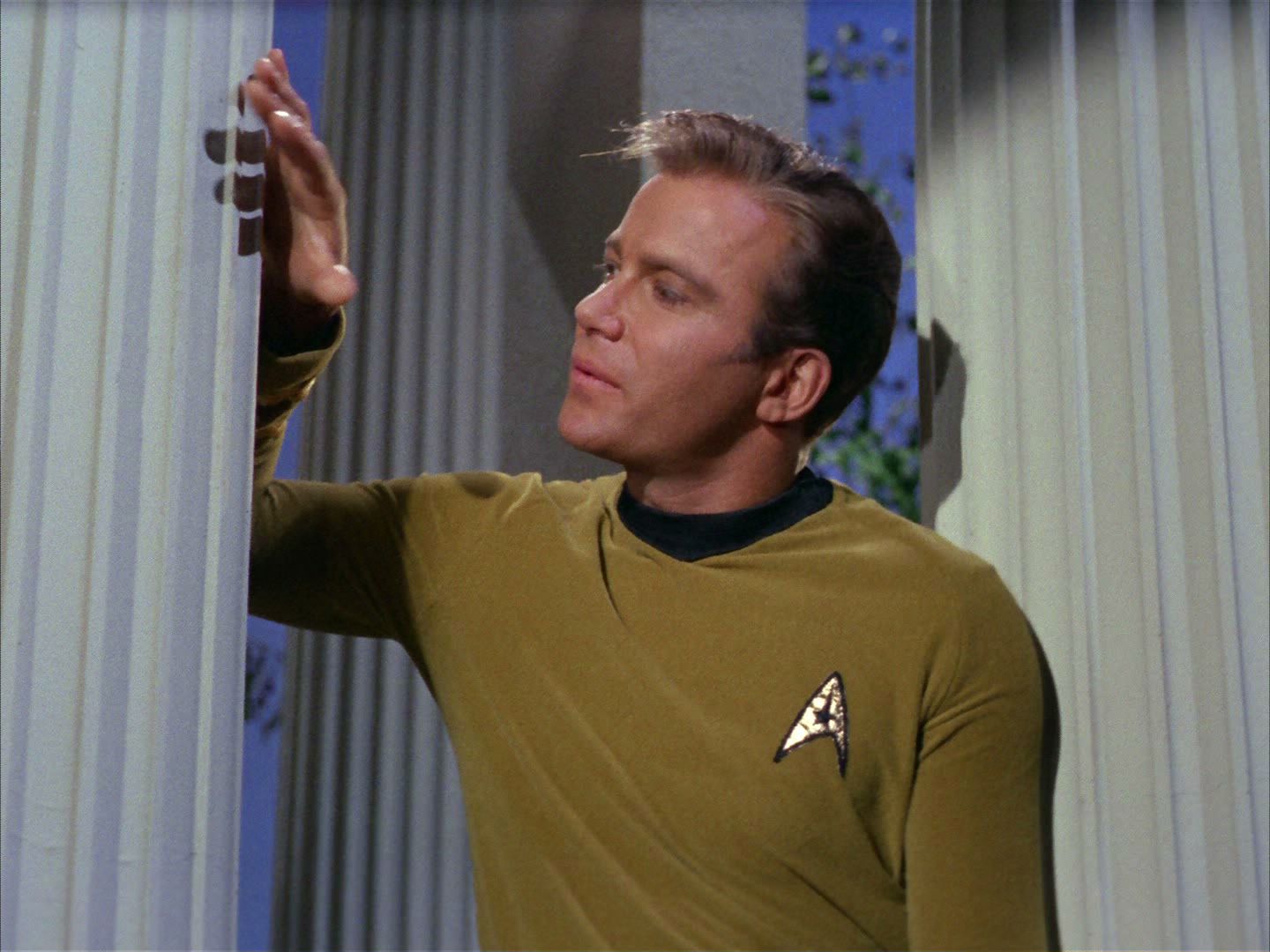 ariane179254_StarTrek_2x02_WhoMournsForAdonais_0624.jpg