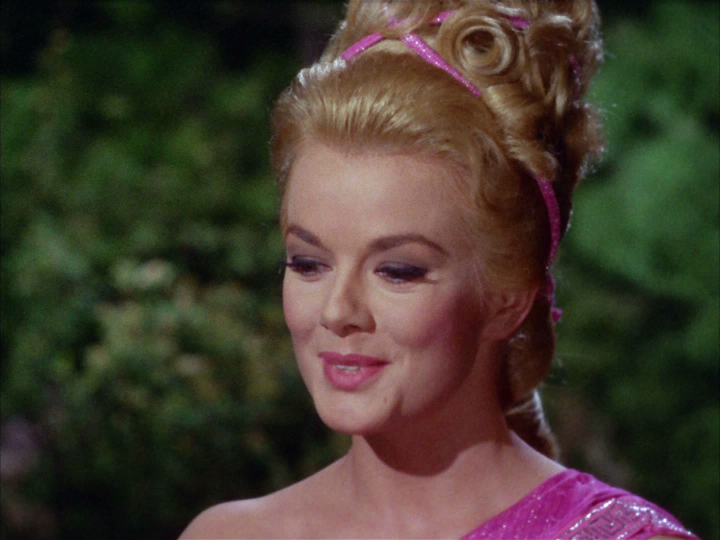 ariane179254_StarTrek_2x02_WhoMournsForAdonais_0696.jpg