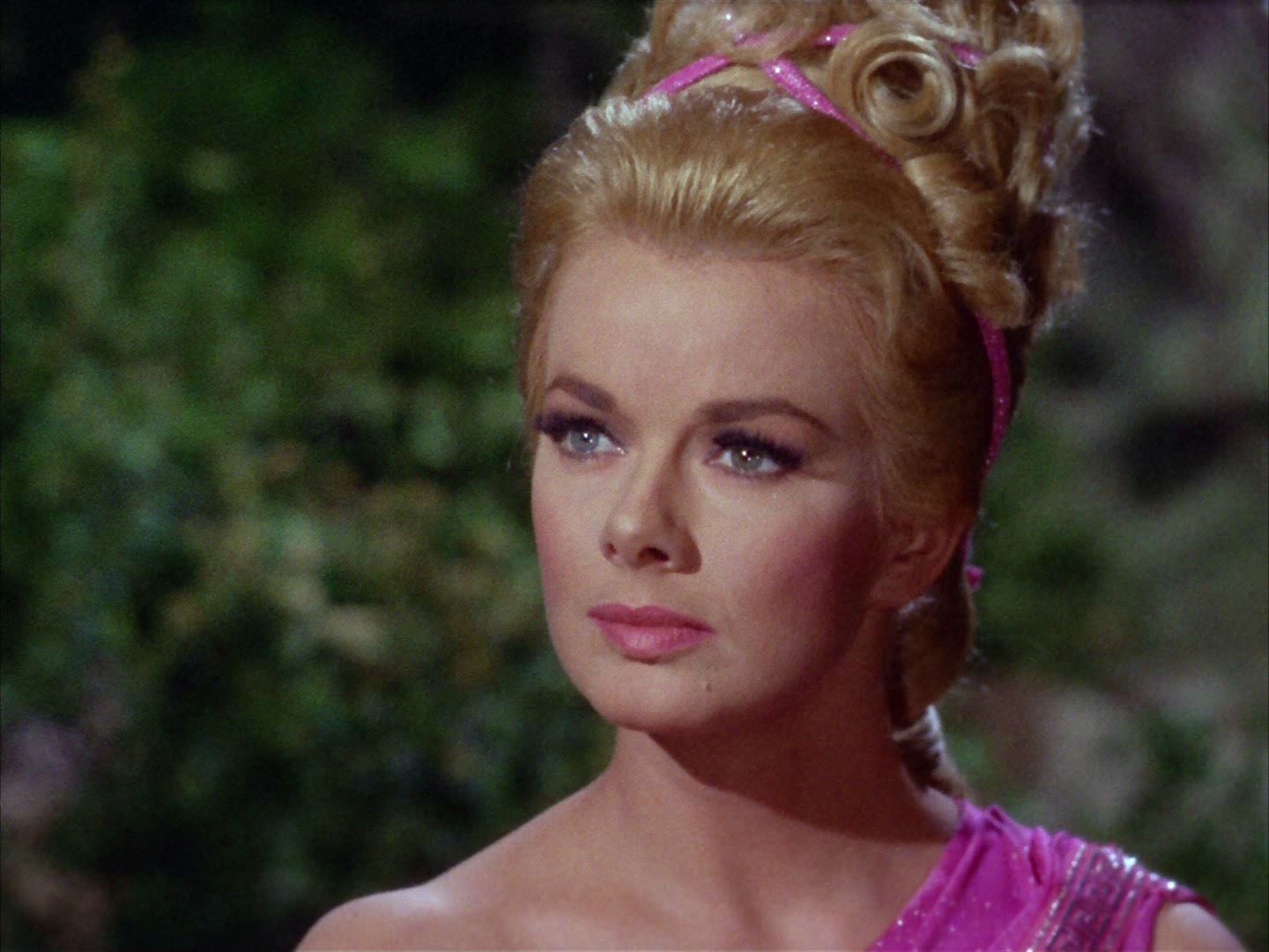 ariane179254_StarTrek_2x02_WhoMournsForAdonais_0714.jpg
