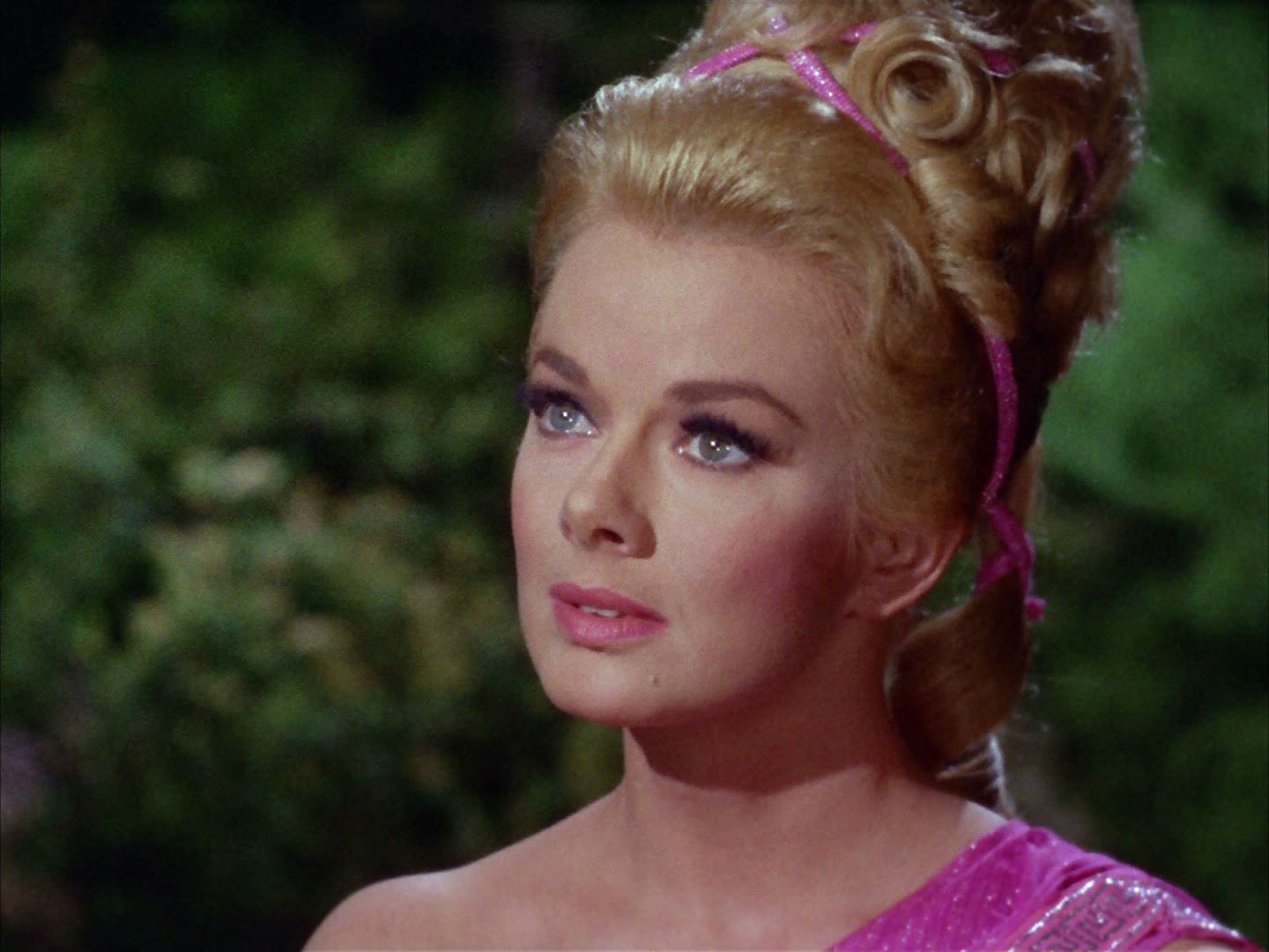 ariane179254_StarTrek_2x02_WhoMournsForAdonais_0747.jpg