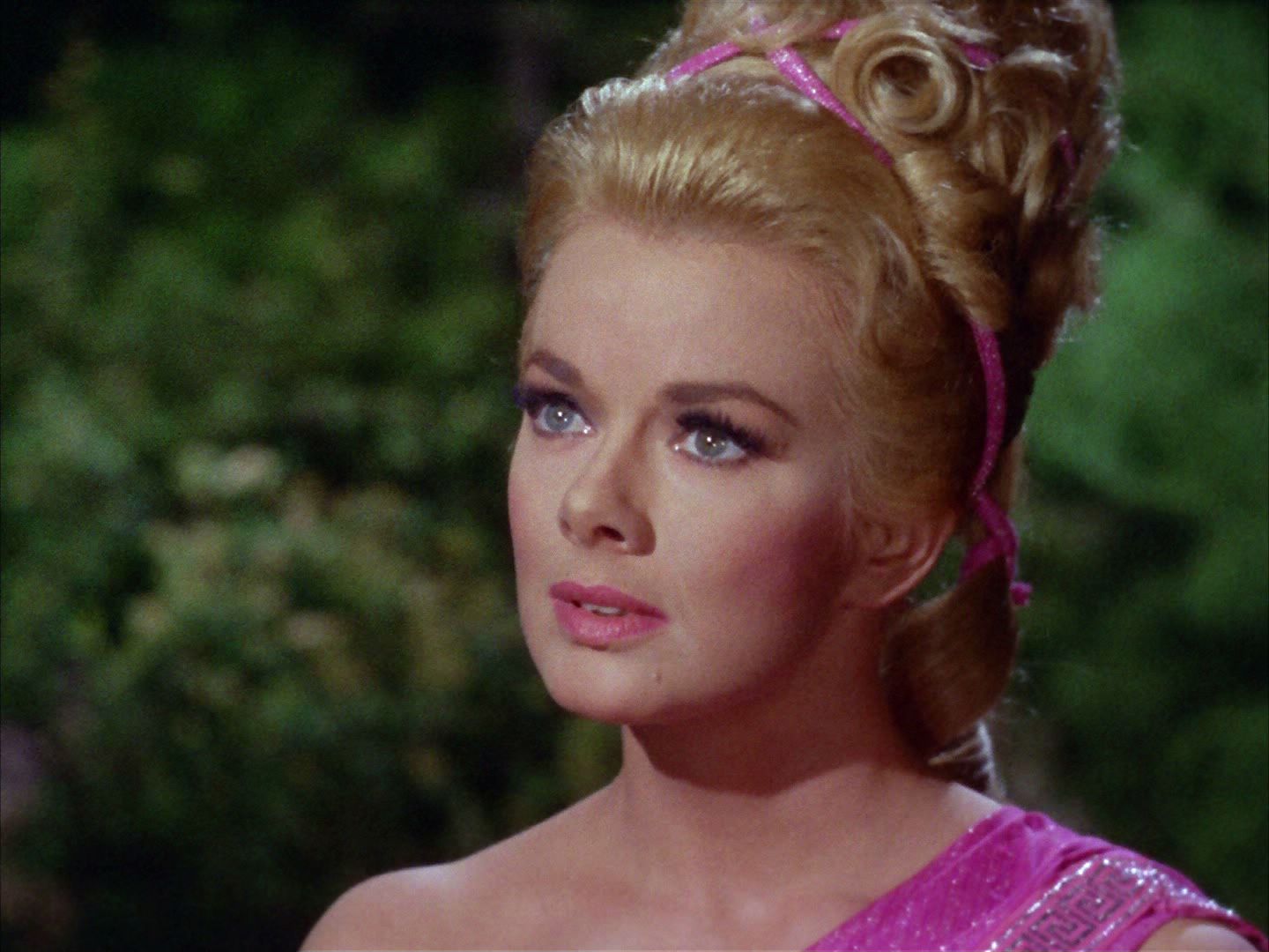 ariane179254_StarTrek_2x02_WhoMournsForAdonais_0750.jpg
