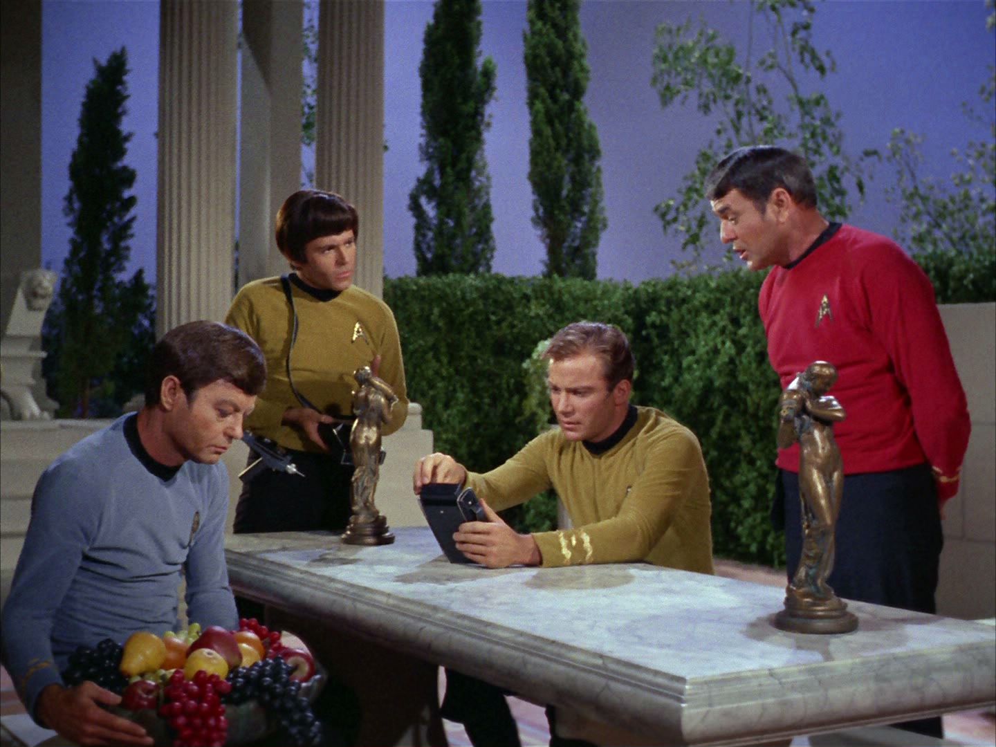 ariane179254_StarTrek_2x02_WhoMournsForAdonais_0771.jpg