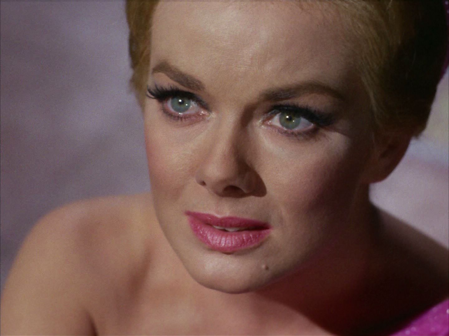 ariane179254_StarTrek_2x02_WhoMournsForAdonais_1015.jpg
