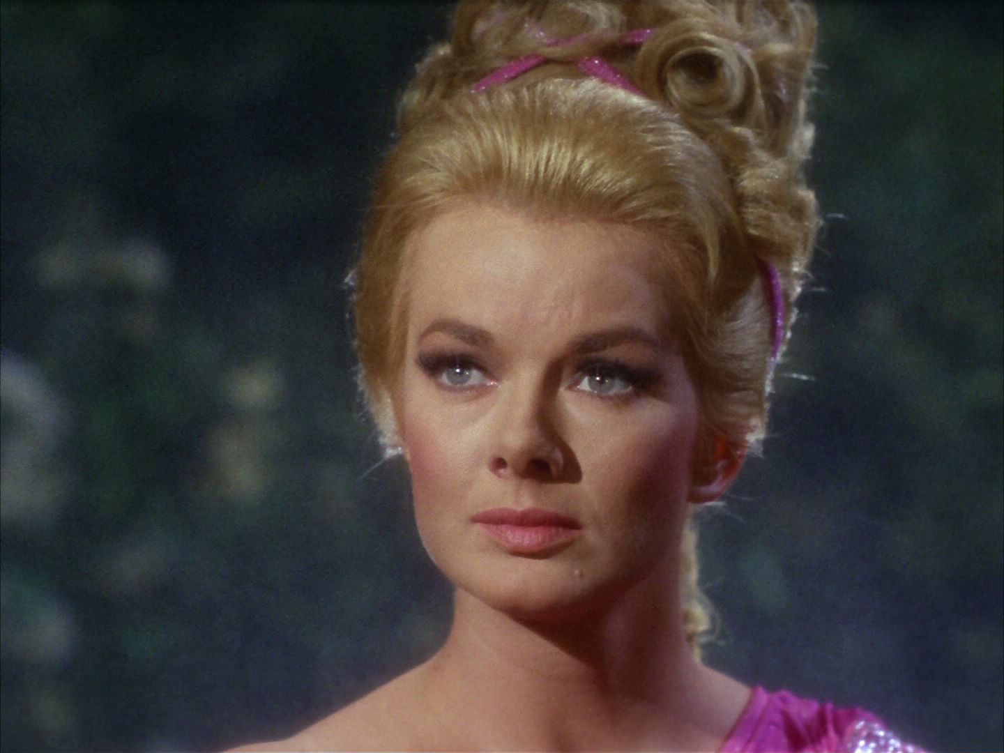 ariane179254_StarTrek_2x02_WhoMournsForAdonais_1070.jpg