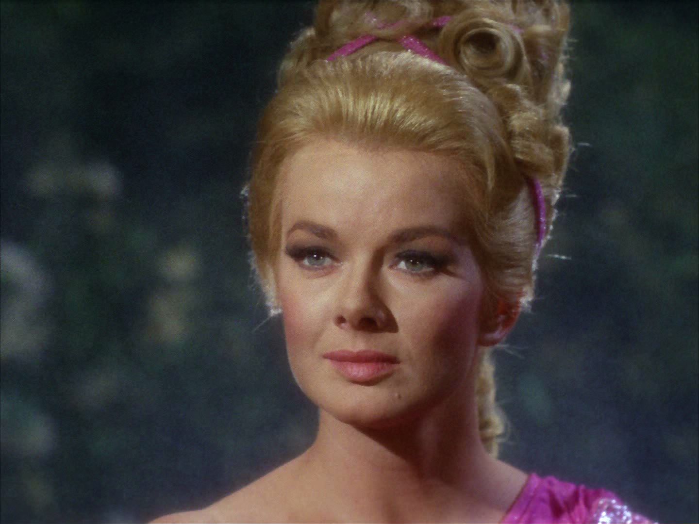 ariane179254_StarTrek_2x02_WhoMournsForAdonais_1081.jpg