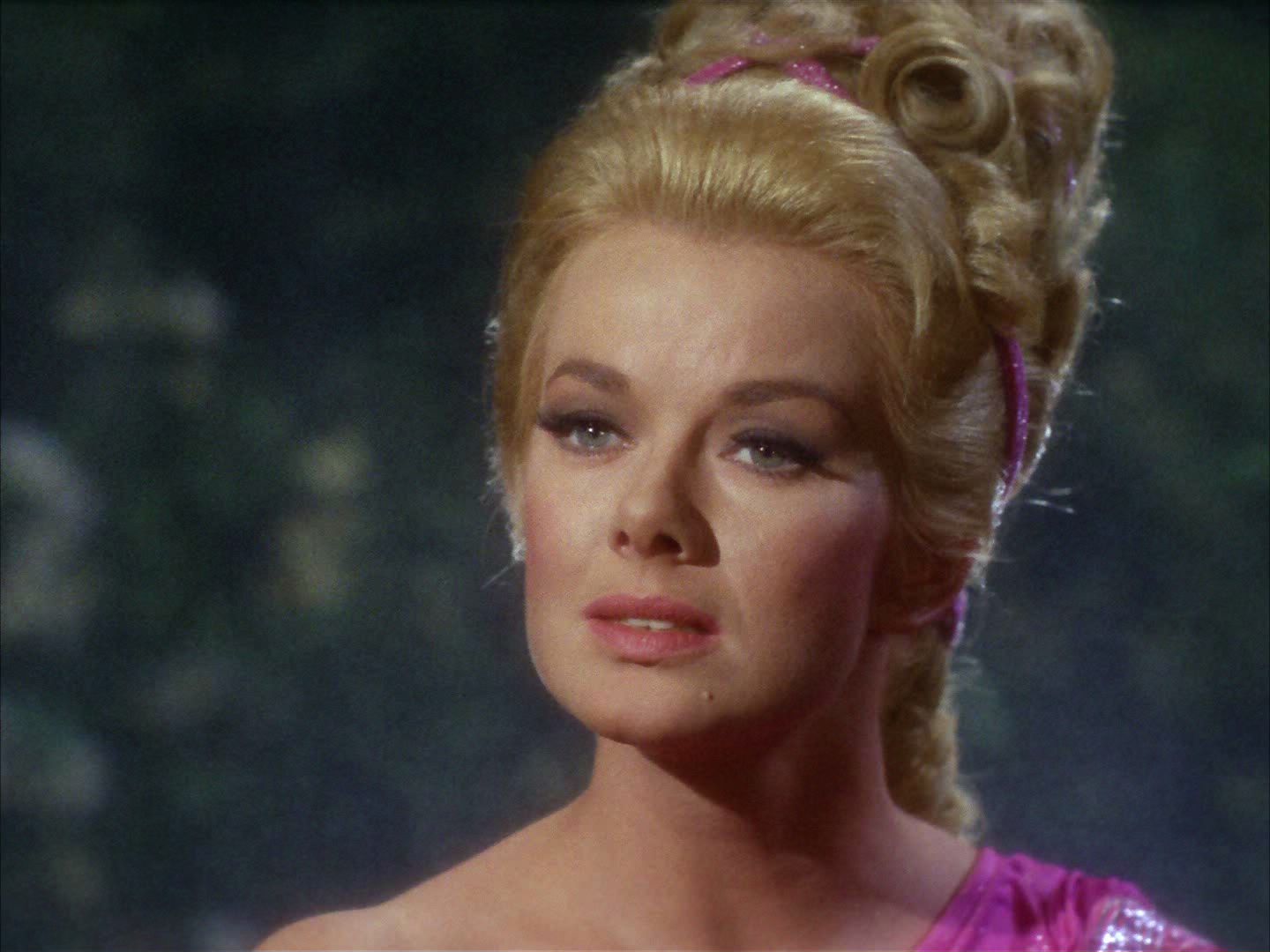 ariane179254_StarTrek_2x02_WhoMournsForAdonais_1086.jpg