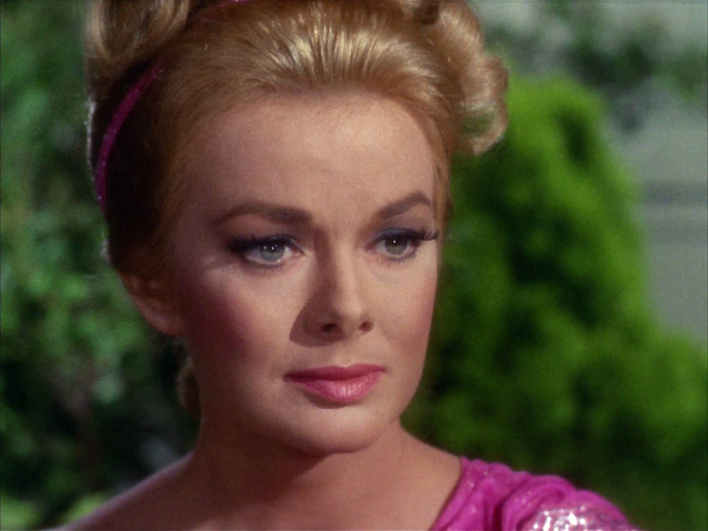 ariane179254_StarTrek_2x02_WhoMournsForAdonais_1174.jpg