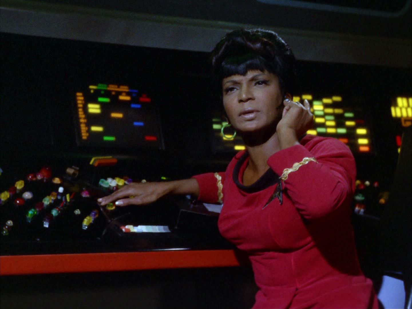 ariane179254_StarTrek_2x03_TheChangeling_0250.jpg