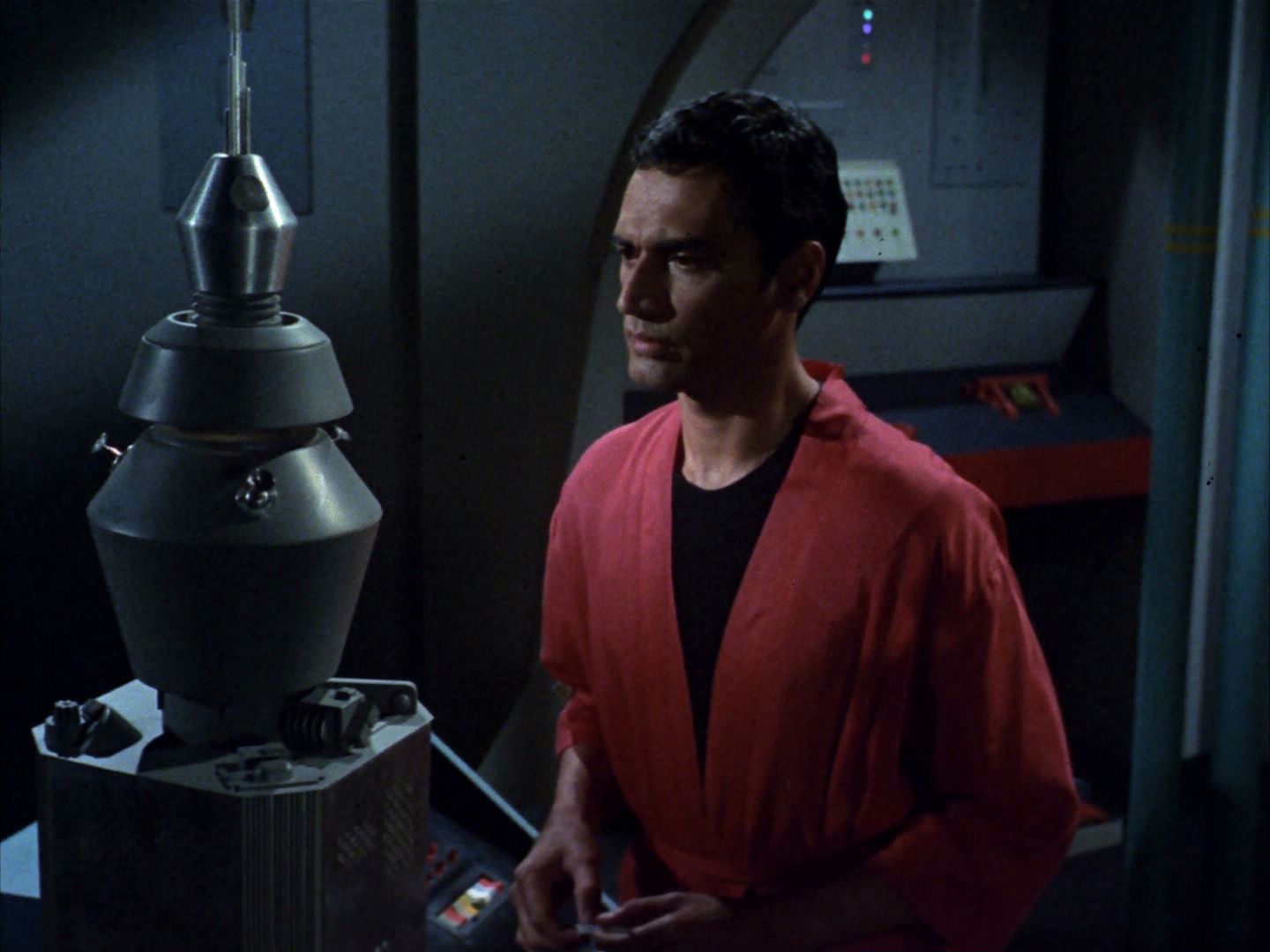 ariane179254_StarTrek_2x03_TheChangeling_0510.jpg