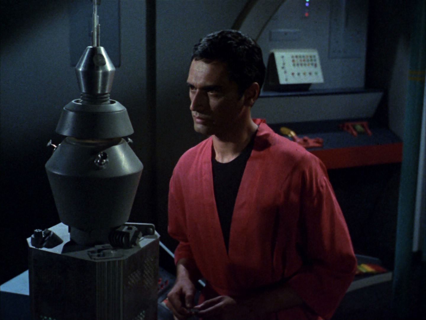 ariane179254_StarTrek_2x03_TheChangeling_0512.jpg