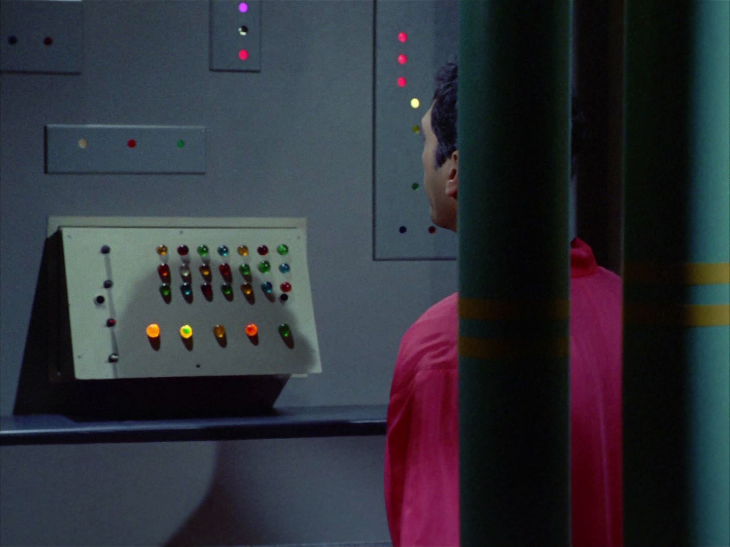 ariane179254_StarTrek_2x03_TheChangeling_0538.jpg