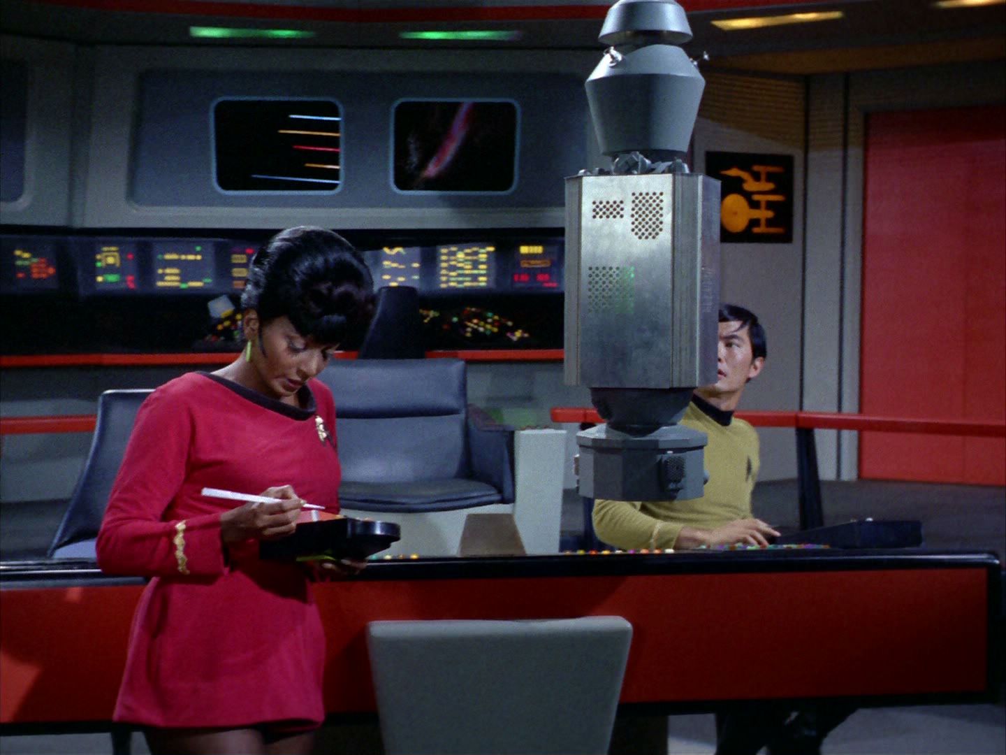 ariane179254_StarTrek_2x03_TheChangeling_0630.jpg