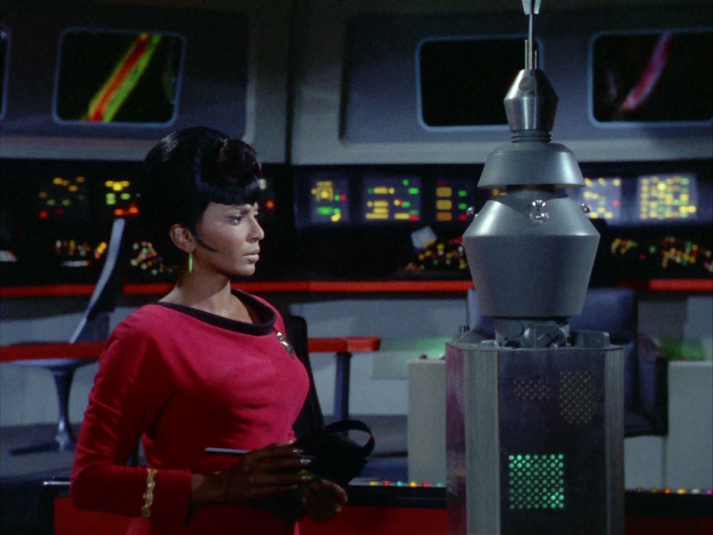 ariane179254_StarTrek_2x03_TheChangeling_0641.jpg