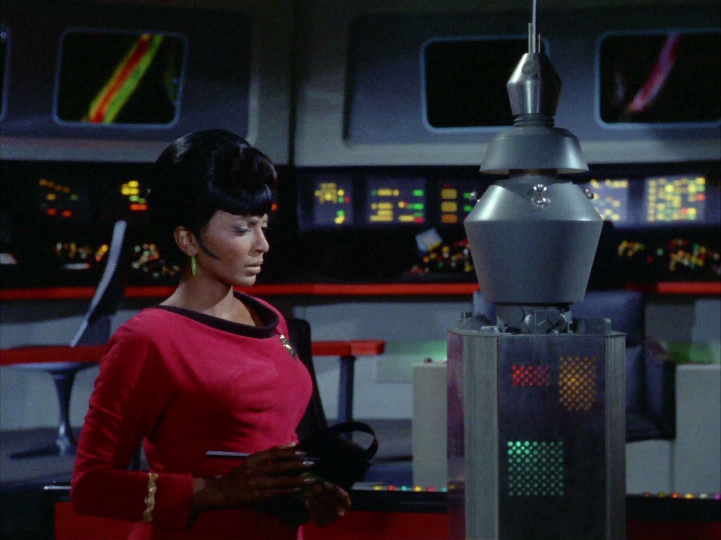 ariane179254_StarTrek_2x03_TheChangeling_0643.jpg