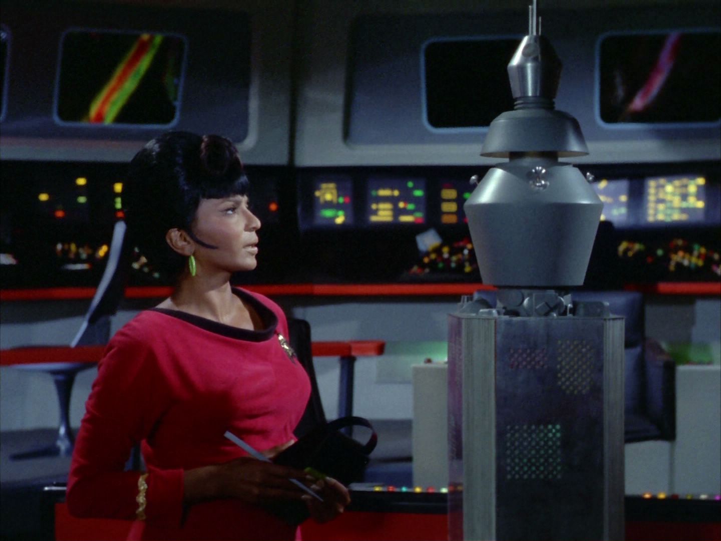 ariane179254_StarTrek_2x03_TheChangeling_0652.jpg
