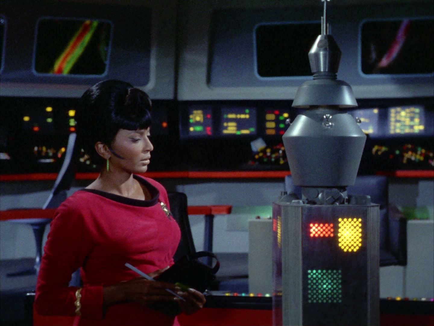 ariane179254_StarTrek_2x03_TheChangeling_0655.jpg