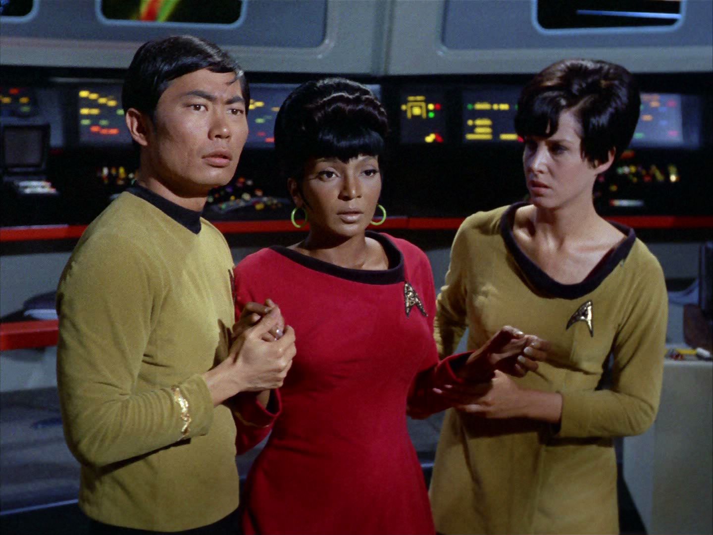 ariane179254_StarTrek_2x03_TheChangeling_0689.jpg