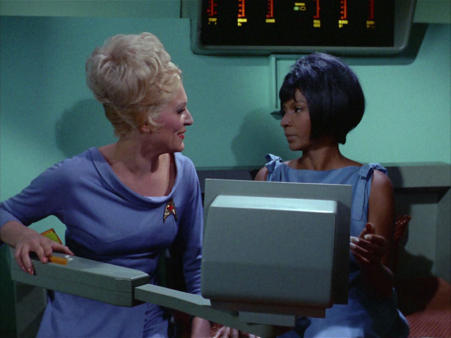 ariane179254_StarTrek_2x03_TheChangeling_0928.jpg