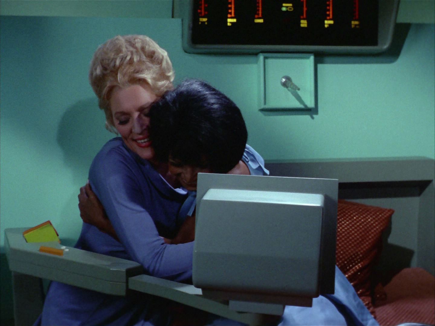ariane179254_StarTrek_2x03_TheChangeling_0948.jpg