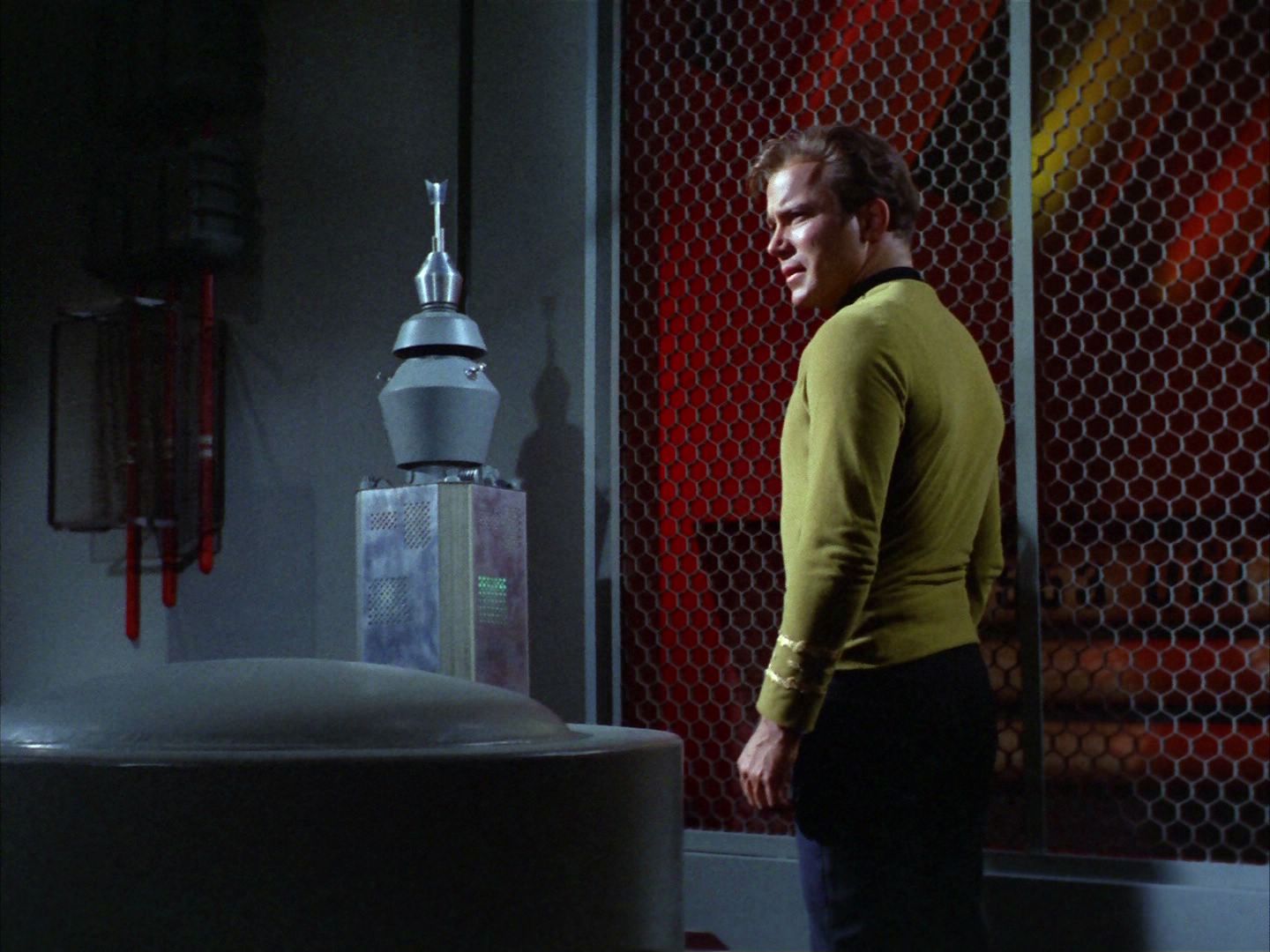 ariane179254_StarTrek_2x03_TheChangeling_1169.jpg