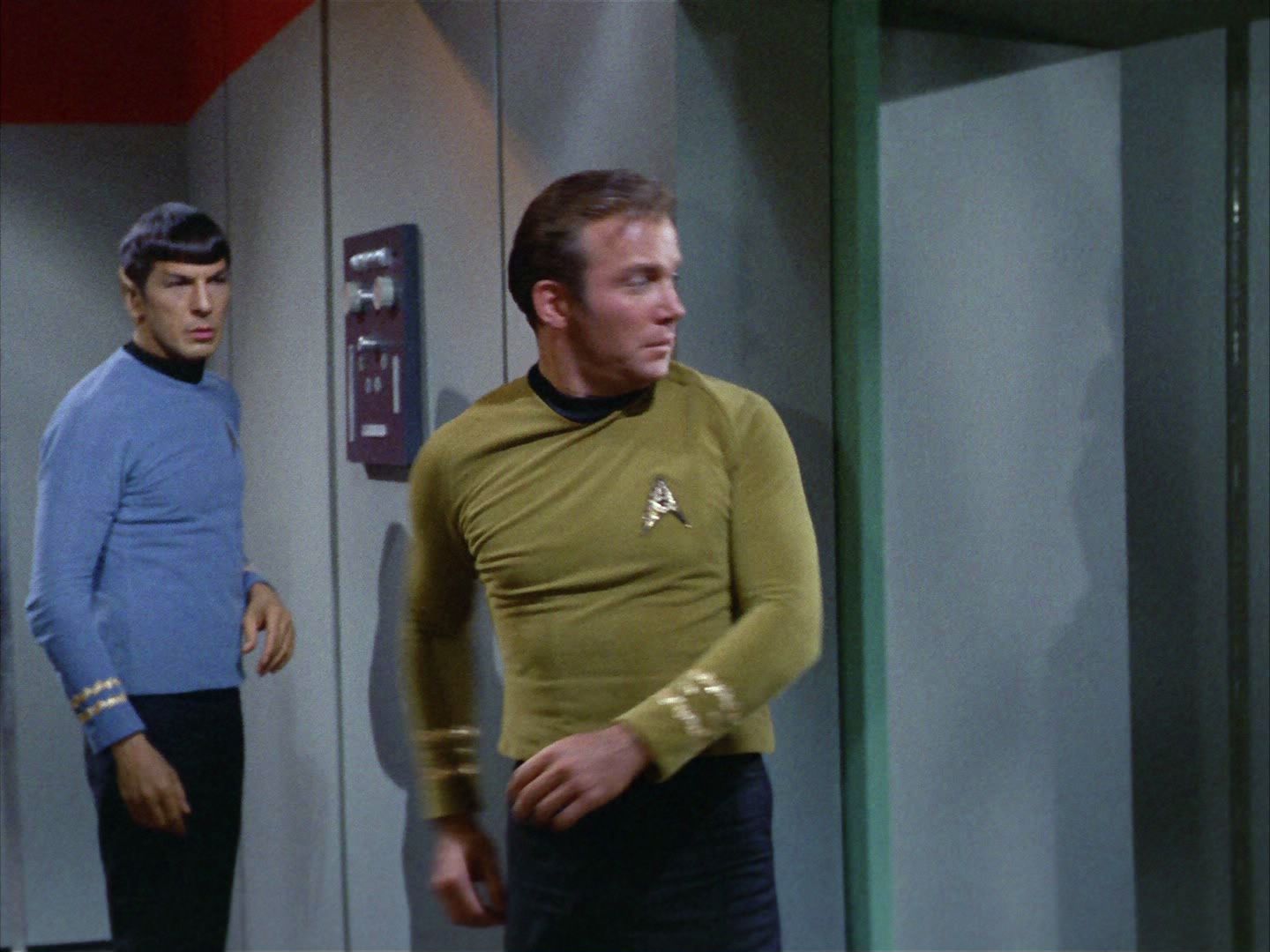 ariane179254_StarTrek_2x03_TheChangeling_1251.jpg