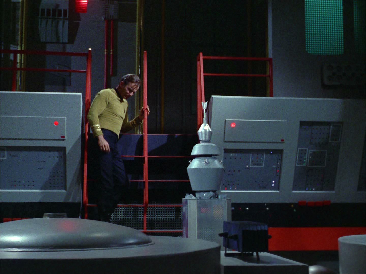 ariane179254_StarTrek_2x03_TheChangeling_1292.jpg