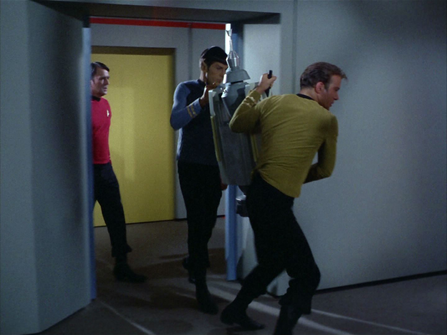 ariane179254_StarTrek_2x03_TheChangeling_1345.jpg